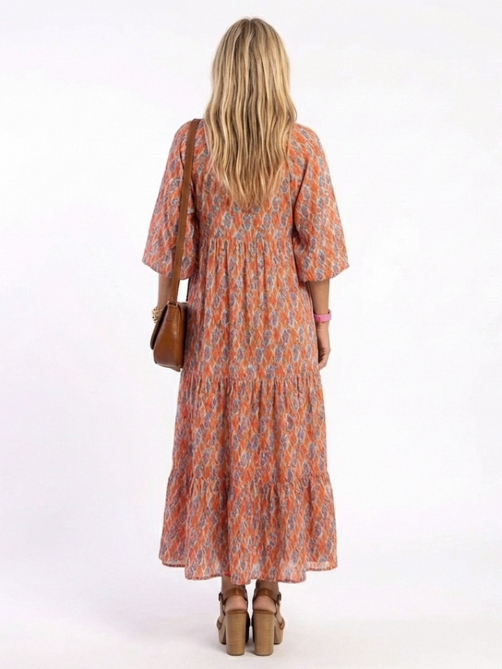 Chiara | Vestito midi con scollo a V, stratificato e stampa geometrica