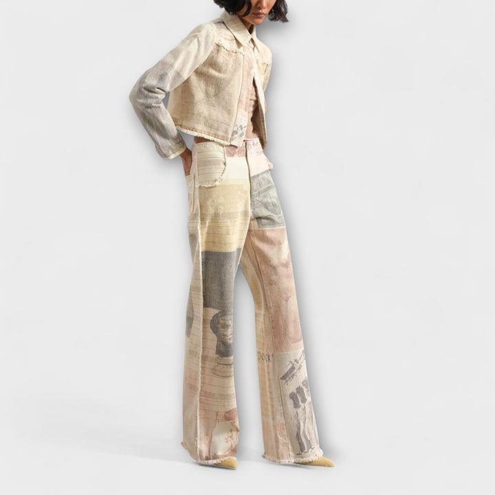 Rhea – Jeans a gamba larga stampati con un tocco vintage