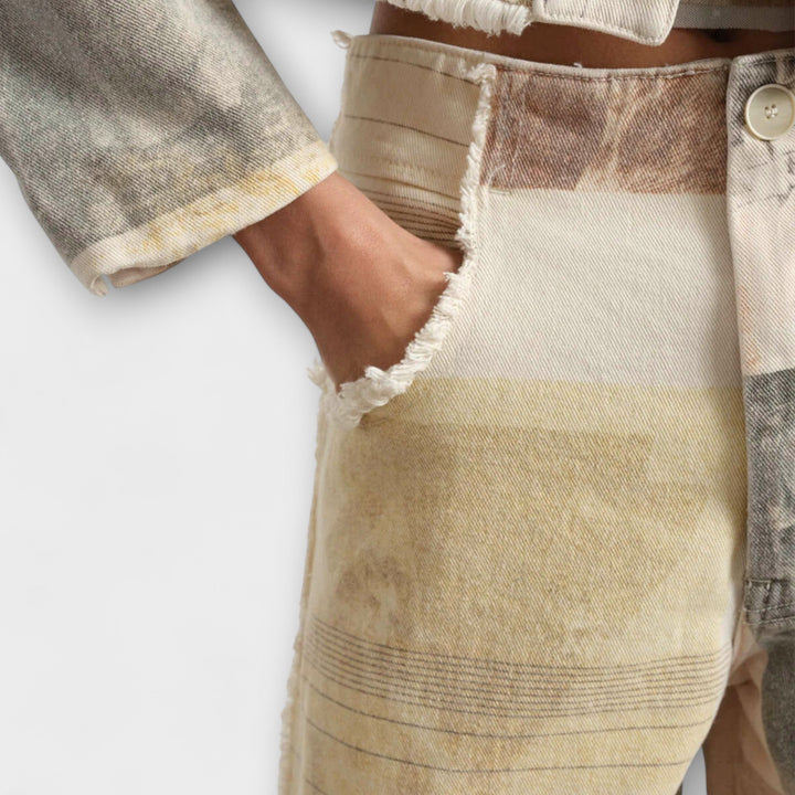 Rhea – Jeans a gamba larga stampati con un tocco vintage