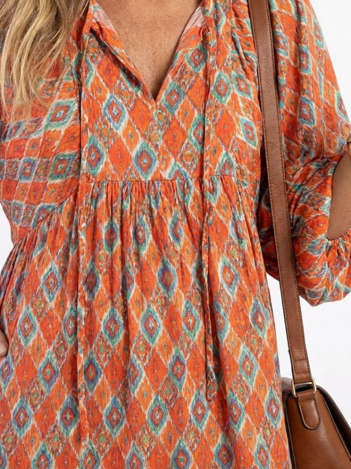 Chiara | Vestito midi con scollo a V, stratificato e stampa geometrica