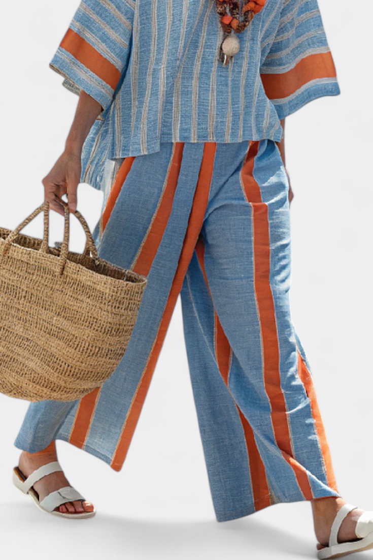 Valeria – top rigato terracotta sofisticato e pantaloni di lino