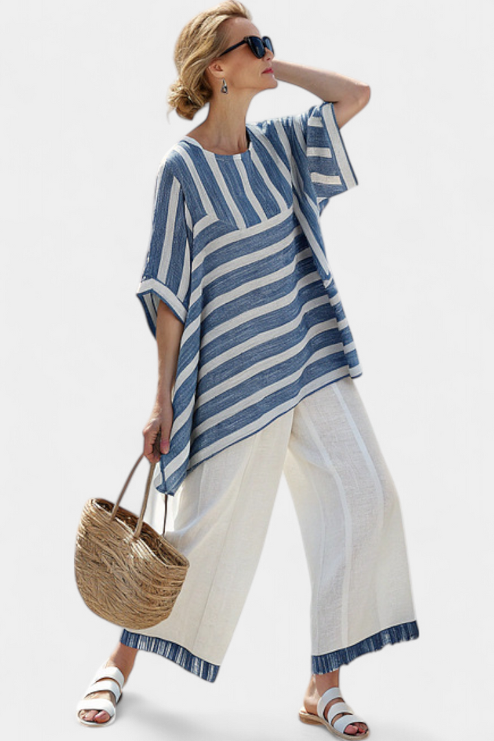 Ornella – top blu sofisticato a righe e pantaloni con dettagli sul fondo